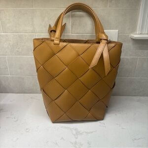 NWOT Etienne Aigner ella Woven Leather Tote bucket Bag no removable strap